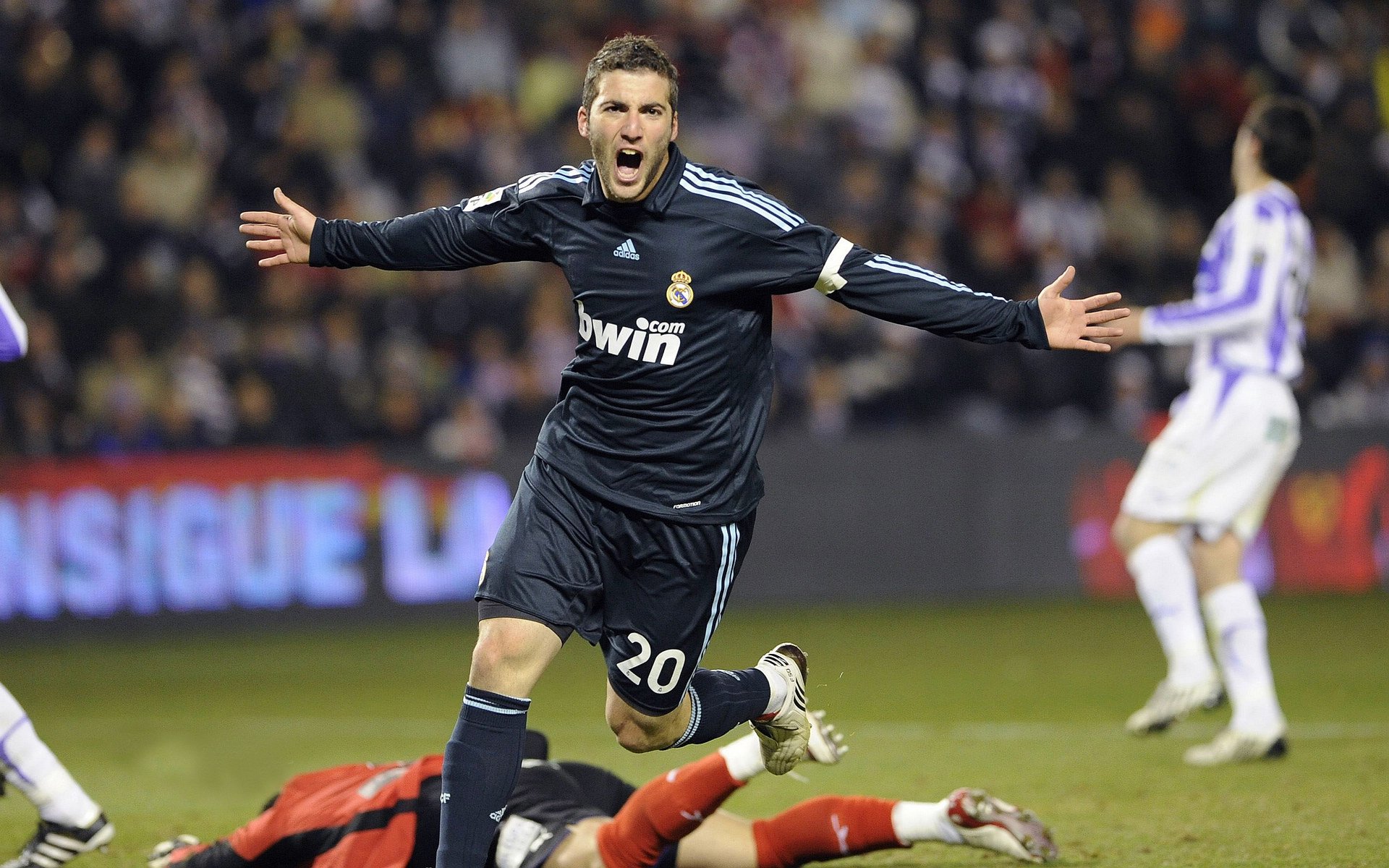 巴萨精妙传递连贯推进攻防转换，巴萨传控足球