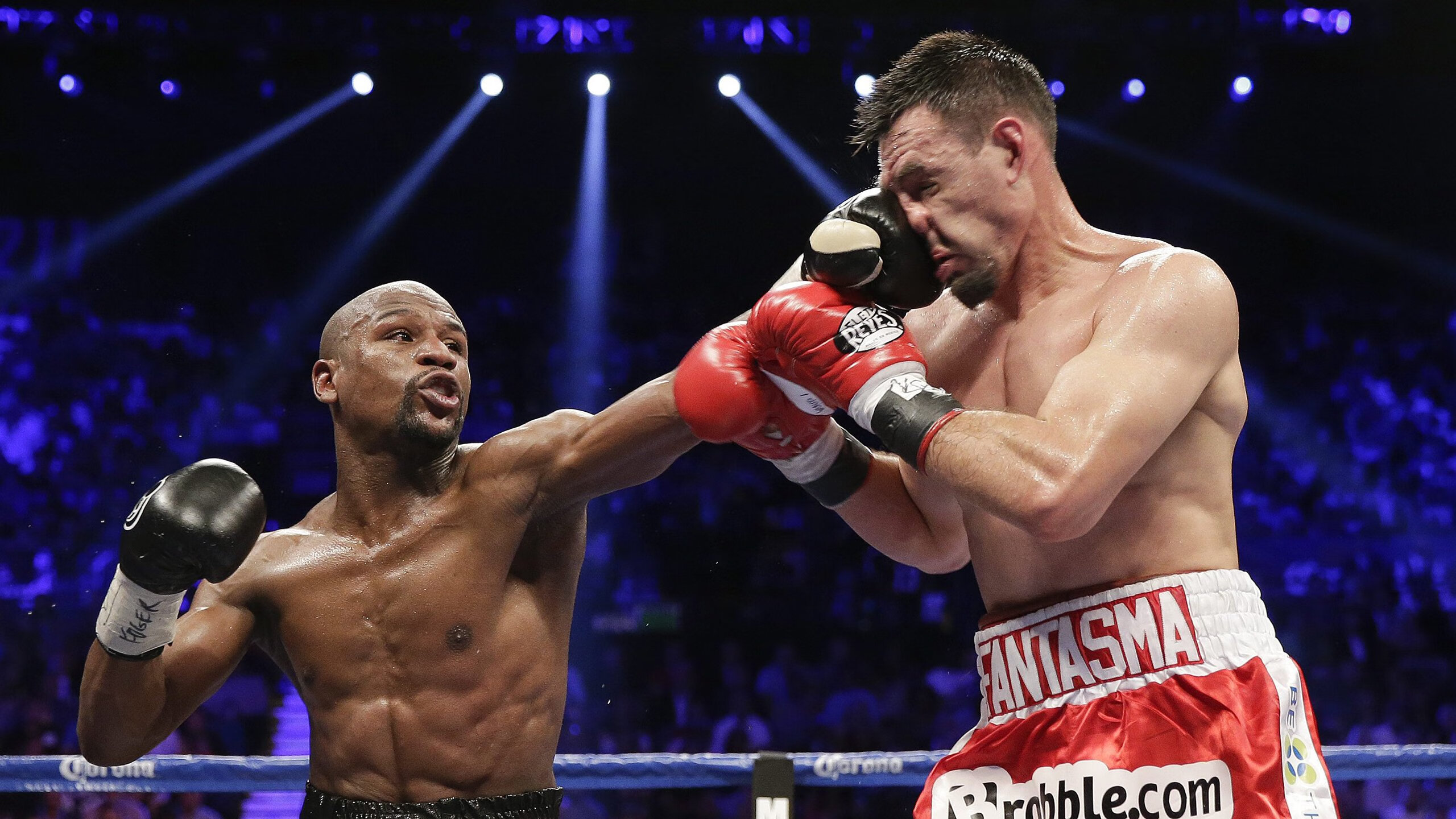 格斗赛事：UFC顶级对决，火药味十足！，ufc最火爆打法